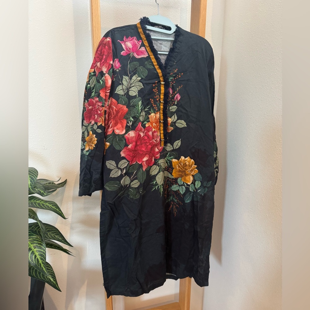 NWOT Limelight Floral Black Tunic Kurti South Asian Indian gold details - Picture 4 of 12